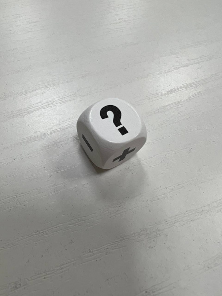Кубик D6 (+, -, ?)